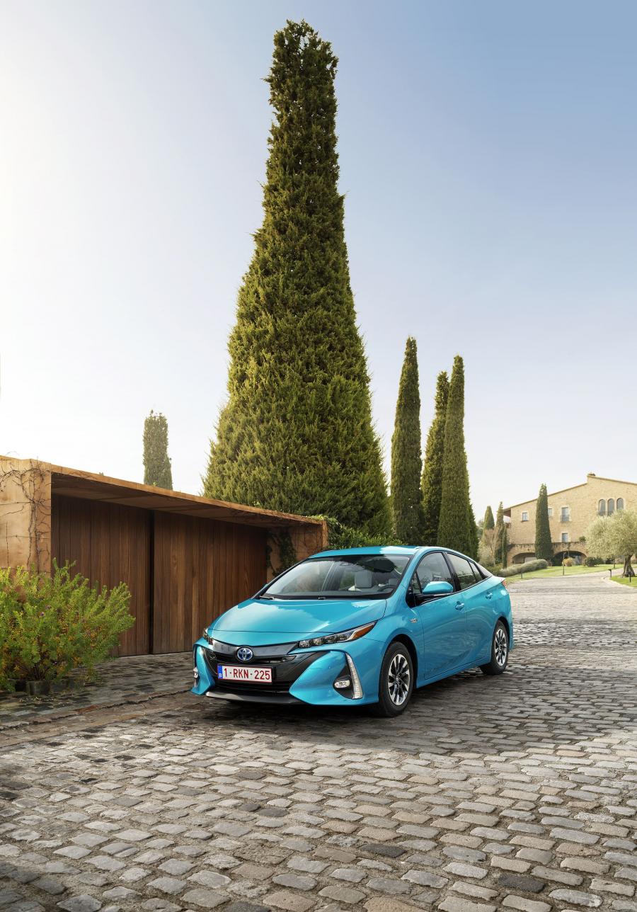  Toyota Prius Plug-in Hybrid 2016 года  (фото 64 из 187)